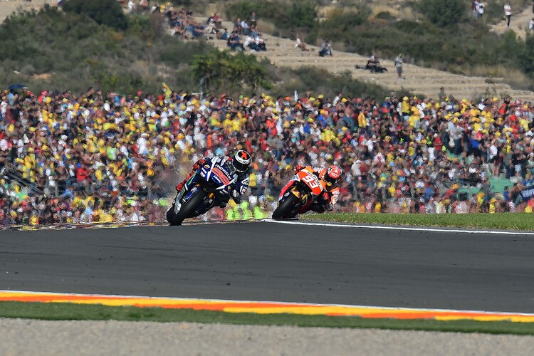 Jorge Lorenzo und Marc Márquez in Valencia: Der Weltmeister mit seinem Bodyguard?