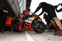Stefan Bradl vor der Forward-Yamaha-Box