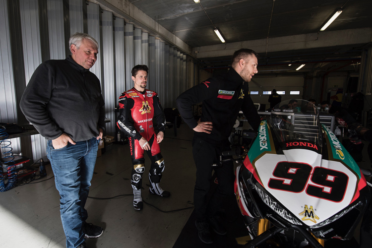 Teamchef Matthias Moser (li.) mit Fahrer Patrick Jacobsen