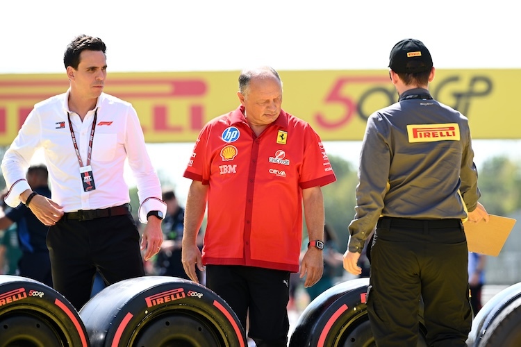 Ferrari-Teamchef Fred Vasseur (Mitte)