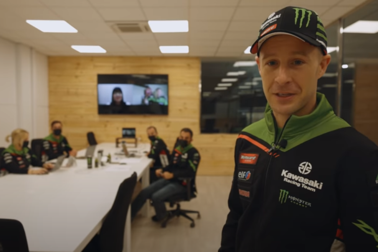 Jonathan Rea stört sein Team bei einem Meeting mit Kawasaki in Japan und Europe