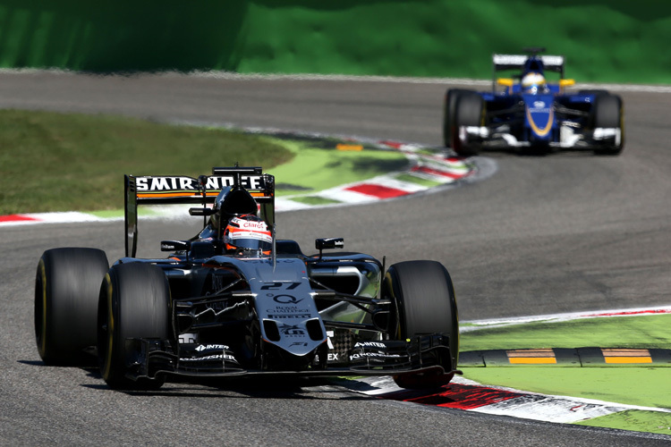 Nico Hülkenberg vor Marcus Ericsson in Monza