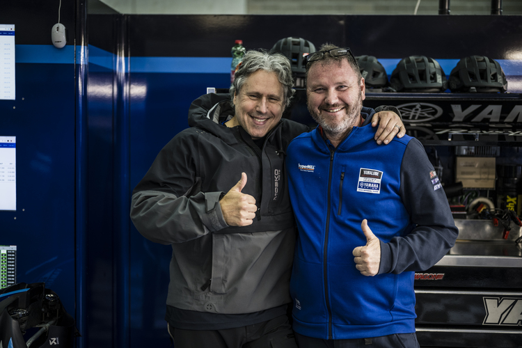 Marcel Driessen (Country Manager Yamaha Motor Deutschland) und YART-Teammanager Mandy Kainz