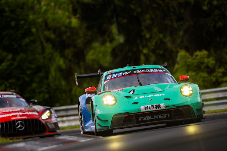  Beliebtes Bild: Der Falken Porsche auf der Nordschleife