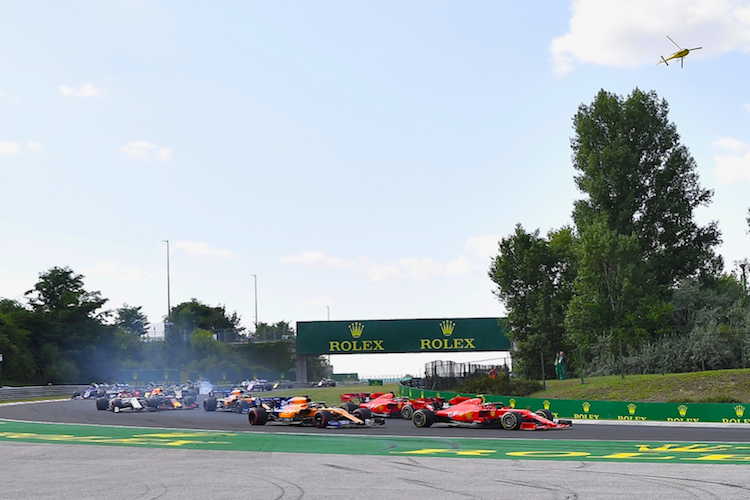 Carlos Sainz kurz nach dem Start zum Ungarn-GP hinter den beiden Ferrari