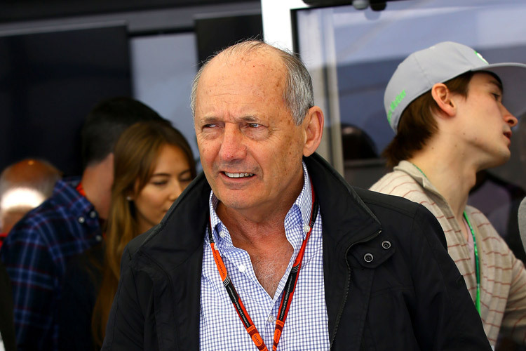 Ron Dennis freut sich, dass es mit seinem Team aufwärts geht