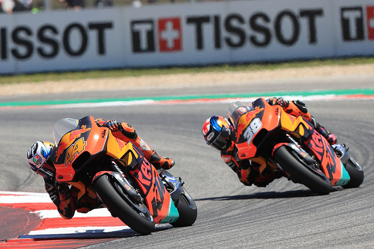 Im Rennen: Pol Espargaró vor Bradley Smith