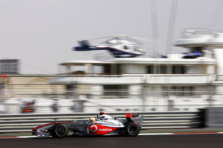 Erster Bestzeithalter auf dem neuen Kurs von Abu Dhabi: Hamilton 