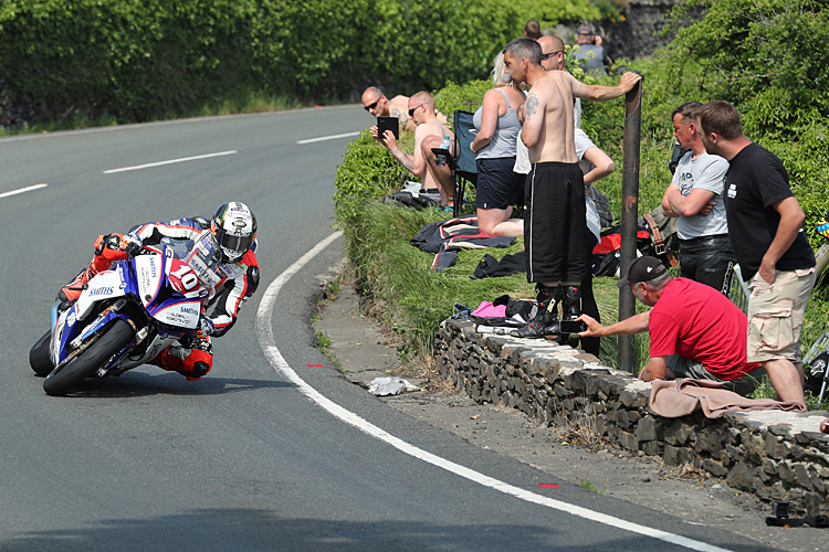 Bei der Tourist Trophy ist man als Fan hautnah dabei