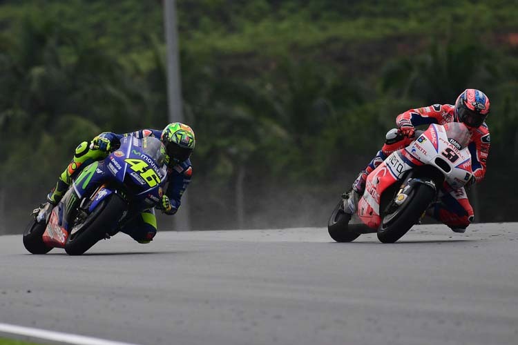 Danilo Petrucci (9) gegen Valentino Rossi (46)