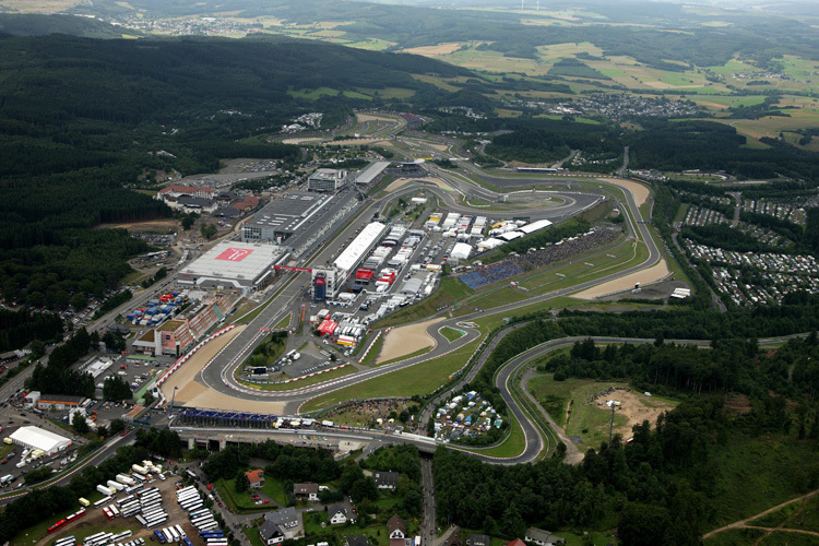 Die Fans können beruhigt sein: Am Nürburgring wird gefahren