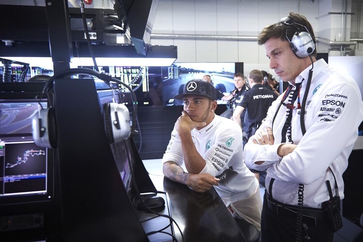 Lewis Hamilton und Toto Wolff an «Fantasy Island»