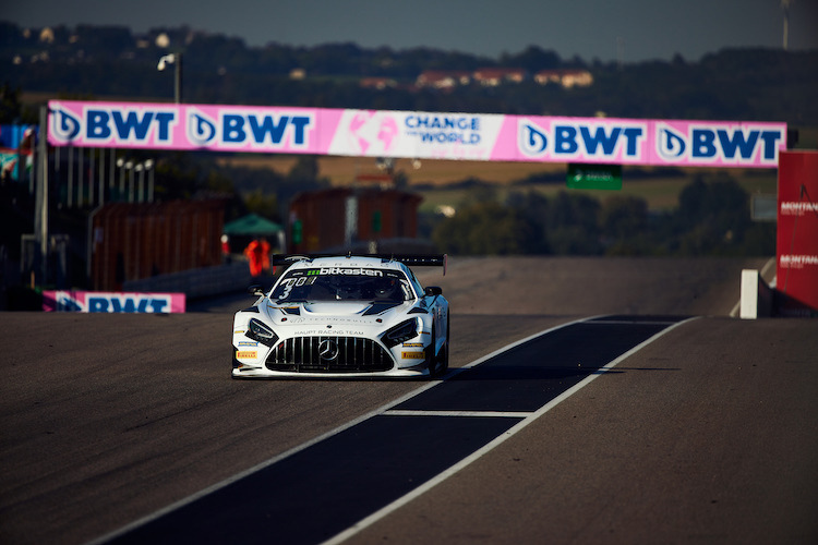  Der 2012er Meister Götz fuhr die Tagesbestzeit beim ADAC GT Masters auf dem Sachsenring