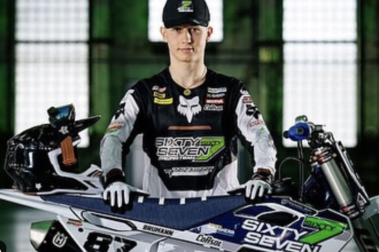 Der schweizerische Sixtyseven Husqvarna Pilot Kevin Brumann startet in Argentinien