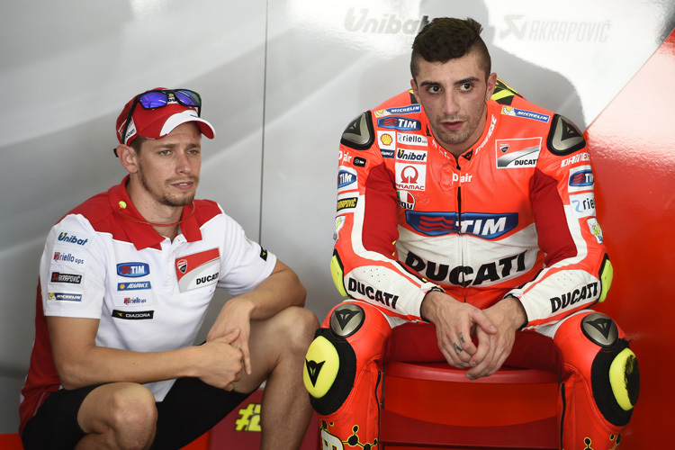 Casey Stoner (li.) mit Andrea Iannone