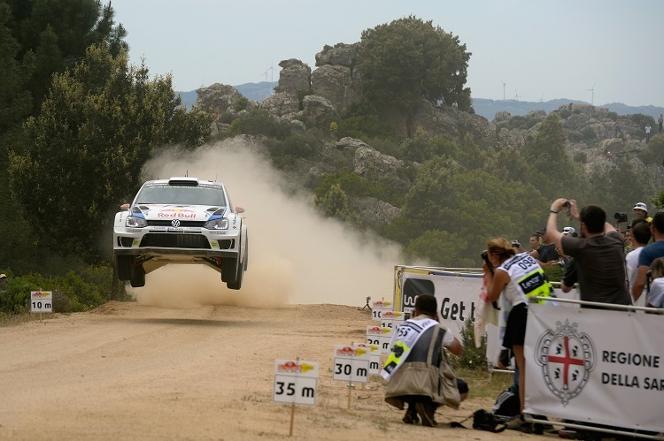 Im Anflug zum Tagessieg Jari-Matti Latvala