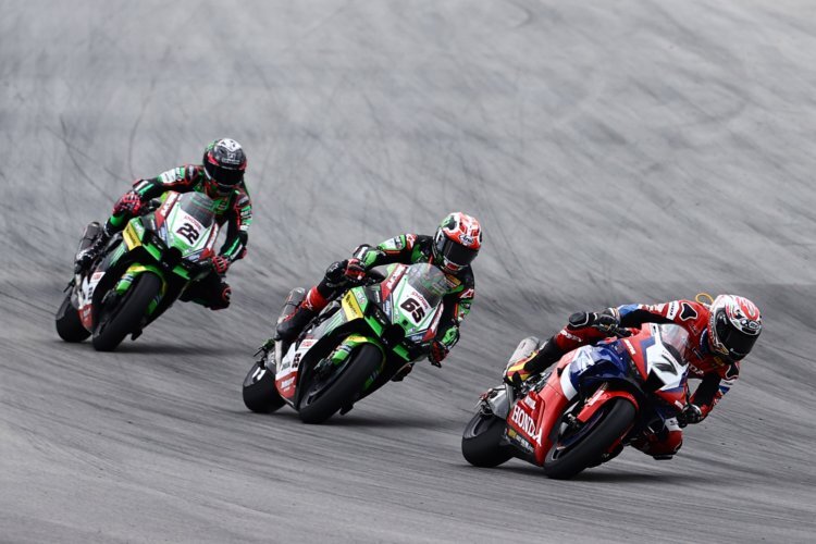 Iker Lecuona vor Jonathan Rea und Alex Lowes