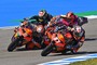 Acosta (37) siegte in Jerez, die Gegner stürzten in der Zielkurve