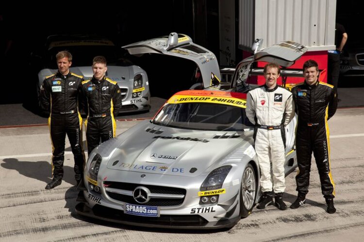 Unser Team mit dem Black Falcon SLS in Dubai