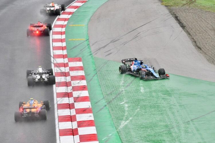 Fernando Alonso kurz nach dem Start zum Grossen Preis der Türkei