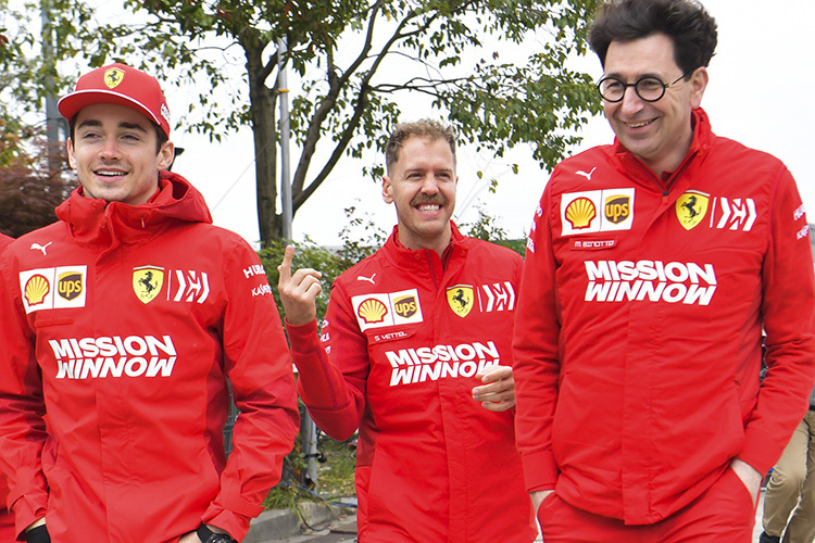 Mattia Binotto (rechts) in China mit Charles Leclerc und Sebastian Vettel