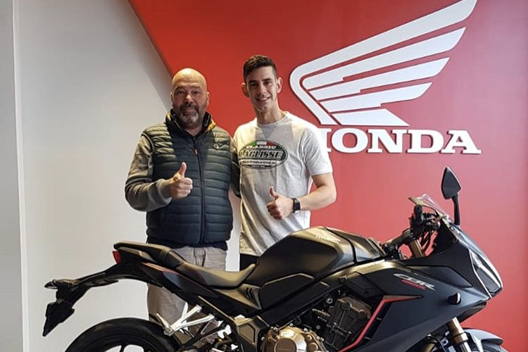 Jordi Torres (re) fährt in Spanien die neue Honda Fireblade