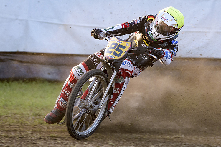 Michael Härtel ist Titelverteidiger auf der Langbahn