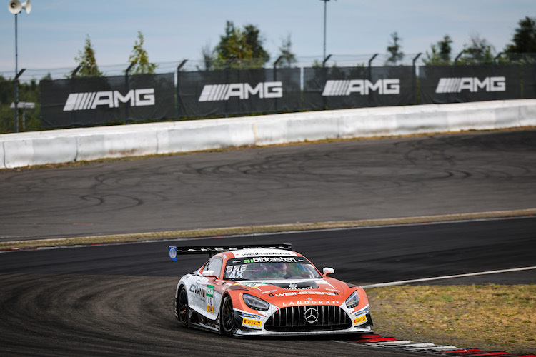  Salman Owega und Elias Seppänen übernehmen mit dem zweiten Sieg innerhalb von sieben Tagen die Tabellenführung im ADAC GT Masters