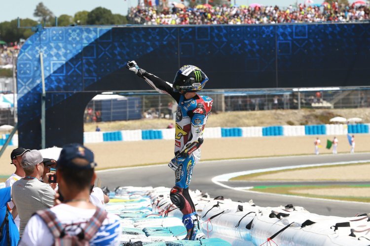 Alex Marquez lässt sich von den spanischen Fans feiern