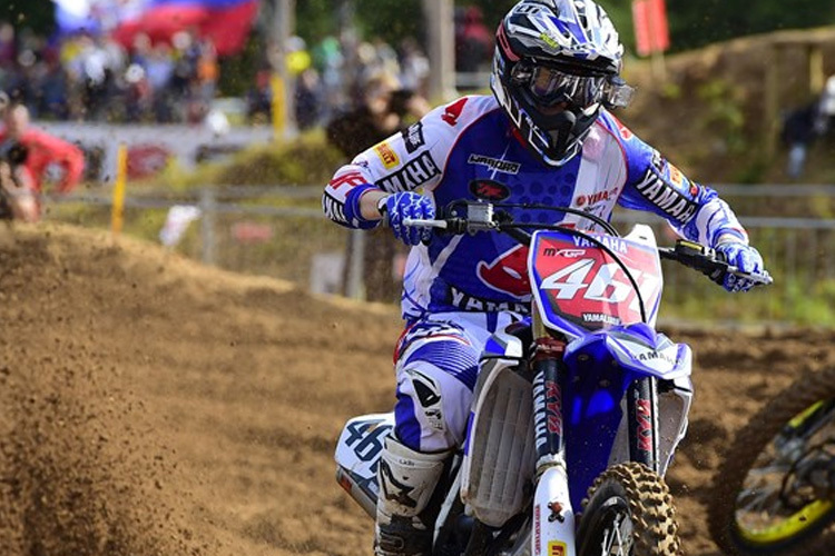 Romain Febvre gewinnt den ersten Lauf in Loket  