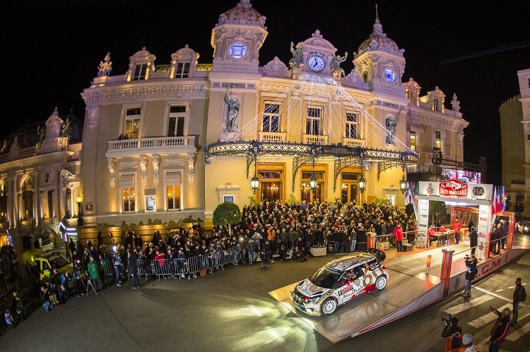 Die Rallye wird wieder vor dem Casino gestartet