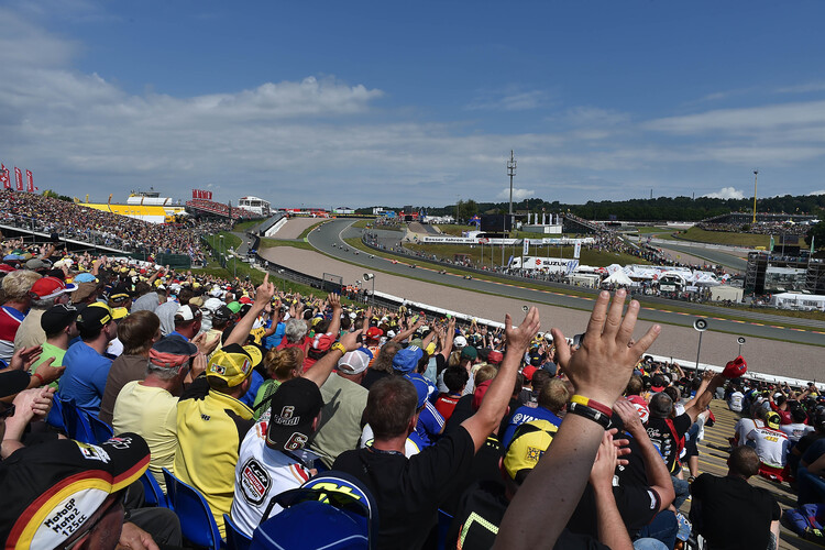 Jubelnde Zuschauer: Es gibt einen neuen Vertrag, aber Sachsenring muss nicht zwangsweise der GP-Standort sein