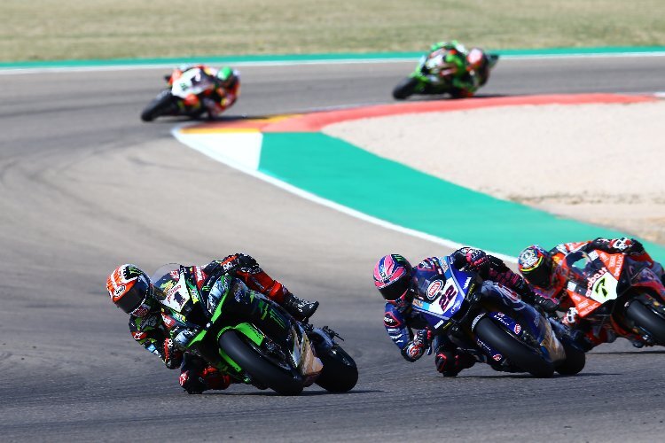 Jonathan Rea unter Druck von Alex Lowes und Chaz Davies