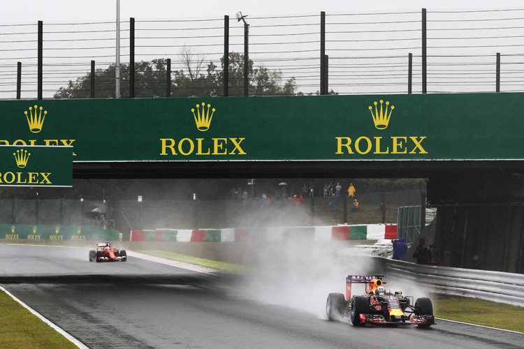 Daniel Ricciardo auf der nassen Suzuka-Bahn