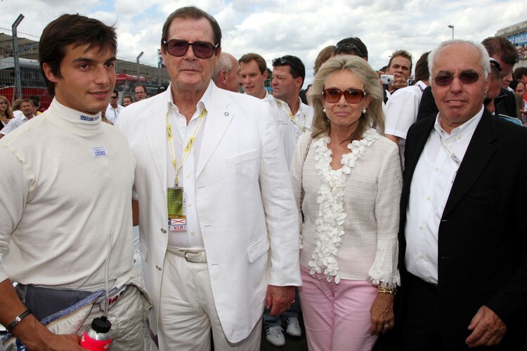 Bruno Spengler, James Bond Roger Moore mit Frau und DTM-Chef Hans Werner Aufrecht (v.l.n.r.) im Jahr 2007