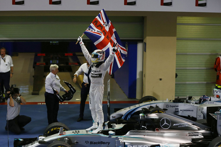 Lewis Hamilton mit dem Union Jack