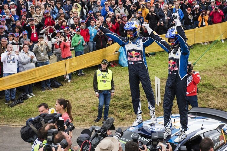 Sébastien Ogier und Julien Ingrassia feiern ihren Sieg