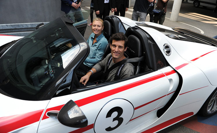 Sharapova und Webber im Porsche 918 Spyder