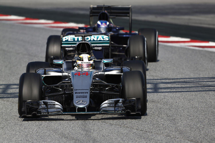 Lewis Hamilton mit dem neuen Wunderflügel
