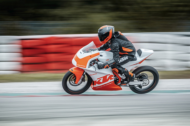 Gefahren wird im Austrian Junior Cup mit der neuentwickelten KTM RC4R