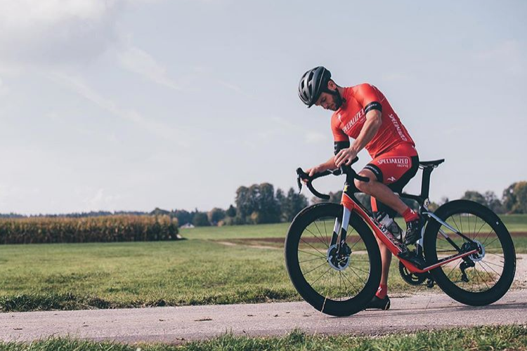 Sandro Cortese beim Training mit dem Rennrad