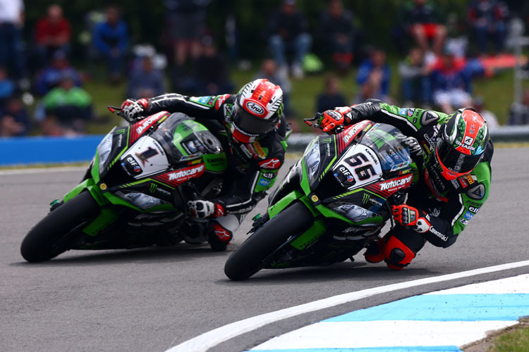 Jonathan Rea (1) und Tom Sykes (66) in Donington Park