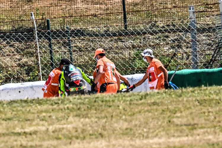 Valentino Rossi nach dem Crash