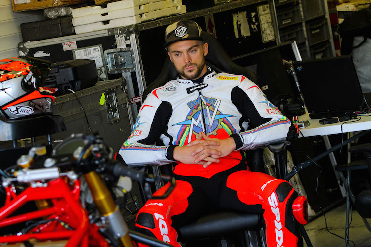 Leon Camier hatte es mit der MV Agusta nicht immer leicht