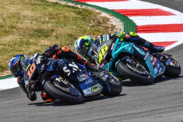 Luca Marini (10) vor Valentino Rossi (46) 