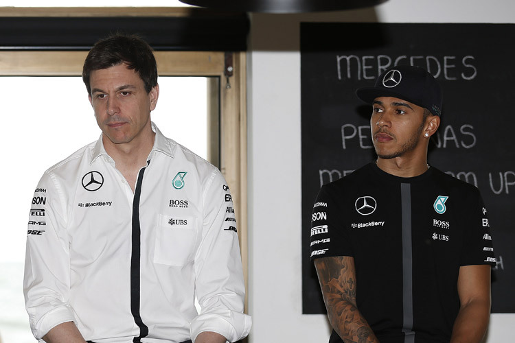 HarteVerhandlungen zwischen Lewis Hamilton und Toto Wolff