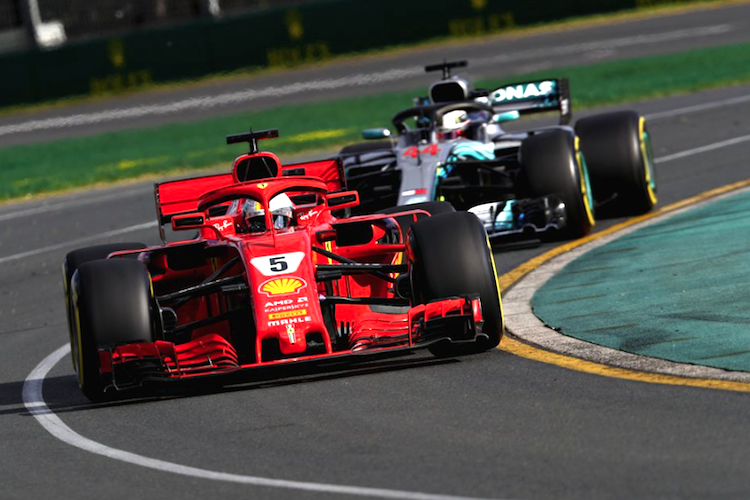 Sebastian Vettel in Australien 2018 vor Lewis Hamilton