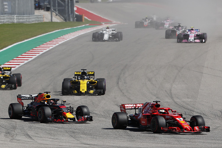 Vettel gegen Ricciardo: Wenige Kurven später krachte es