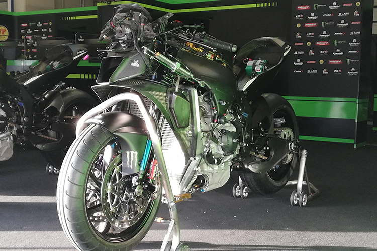 Der erste Schnappschuss der neuen Kawasaki ZX-10RR