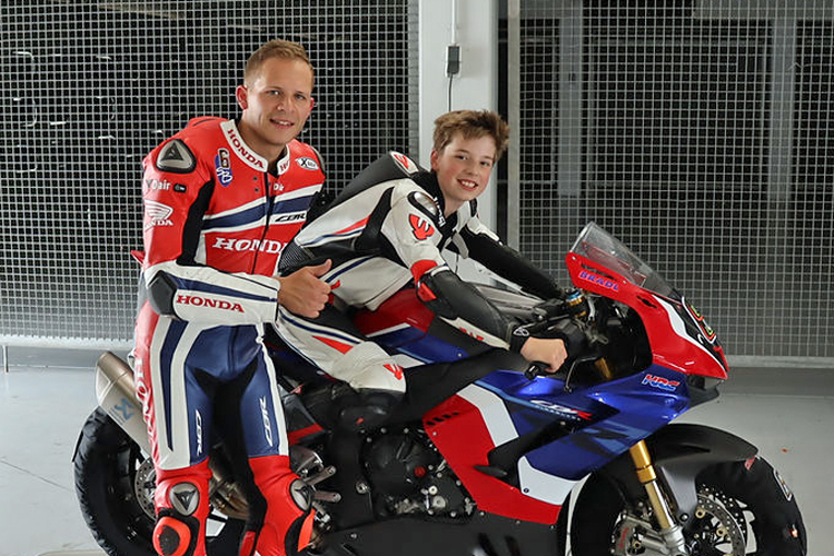 Valentino Herrlich mit Stefan Bradl (v.re.)